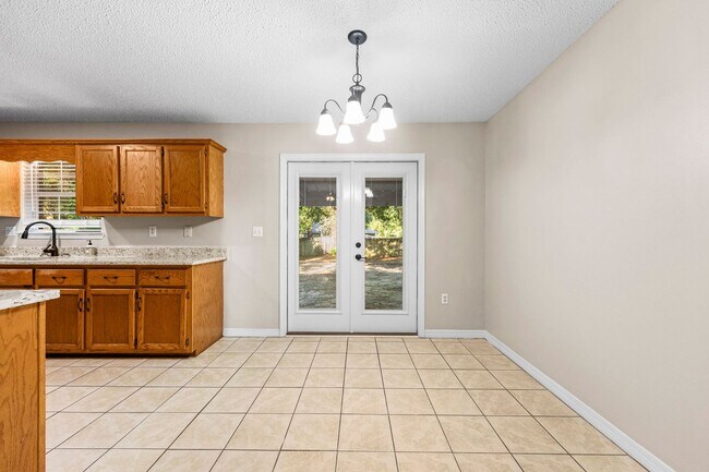 Building Photo - 502 Hyde Park Dr