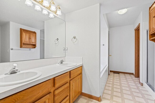 Building Photo - 389 Blackstone Cir