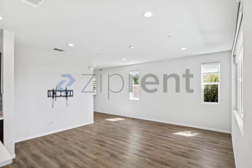 Building Photo - Unit