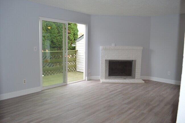 Building Photo - 12455 SW Gingham Ln