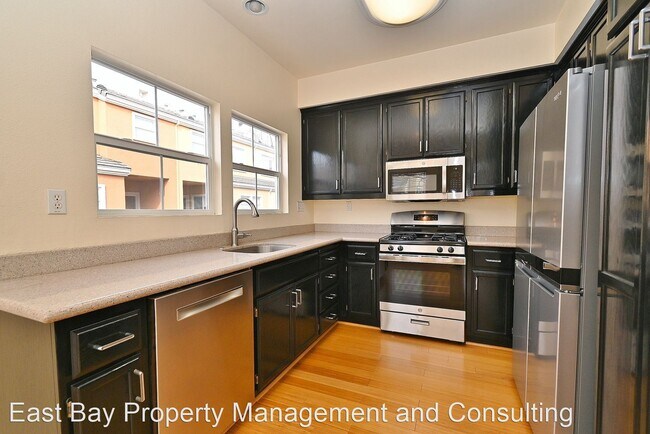 Building Photo - 3 br, 2.5 bath House - 3574 Fitzsimmons Cmn