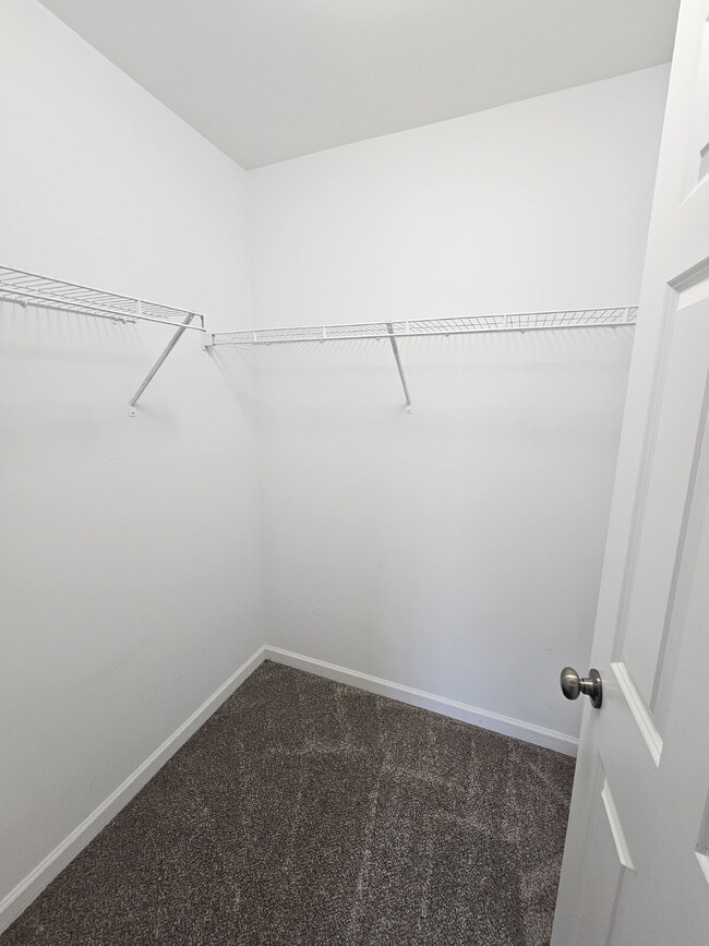 Building Photo - 4 Bed, 2.5 Bath with Granite Kitchen, Large Island, Luxury Master Suite, Full Basement, Huge Outd...