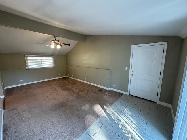 Building Photo - 3 E Oltendorf Rd