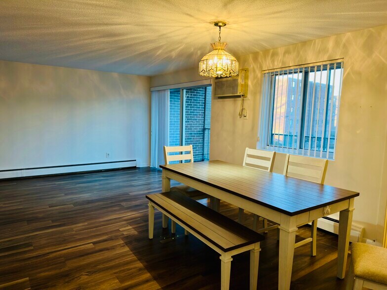 Building Photo - 64 Main St