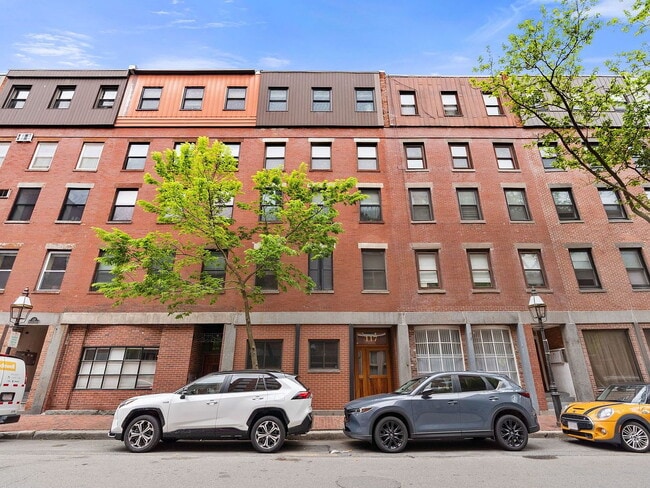 Building Photo - "Charming 2-Bedroom Retreat in the Heart of Boston's Vibrant North End"