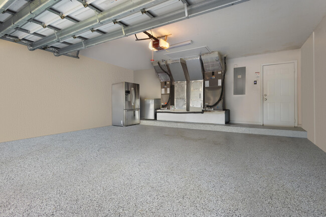 Building Photo - 3719 Oak Ridge Cir