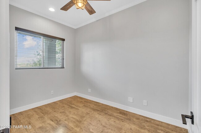Building Photo - 1584 Majestic Way