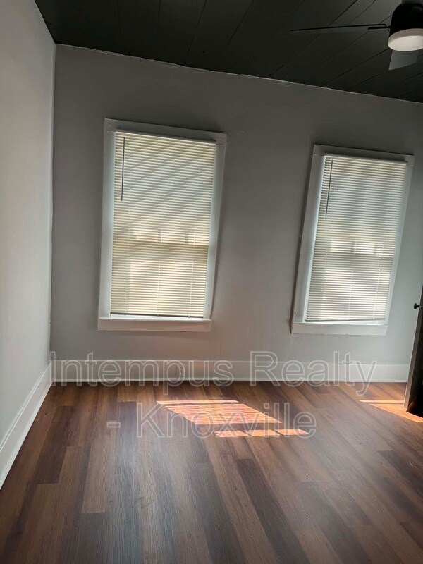 Building Photo - 126 S Van Gilder St