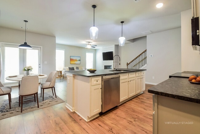 Building Photo - 1007 Smoky Mountain Springs Ln