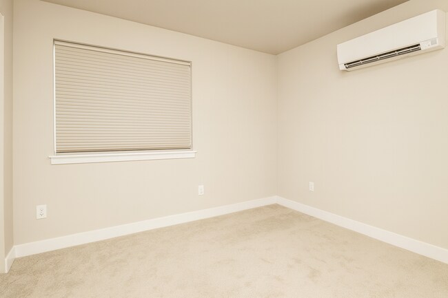 Building Photo - Adorable 2x2 with easy access to the river trails, and all utilities included!