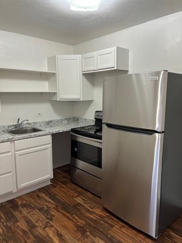 Building Photo - 3200 Lake Como Dr