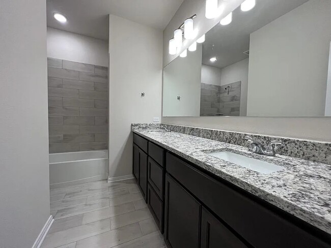 Building Photo - 15305 Still Water Mdw Lp