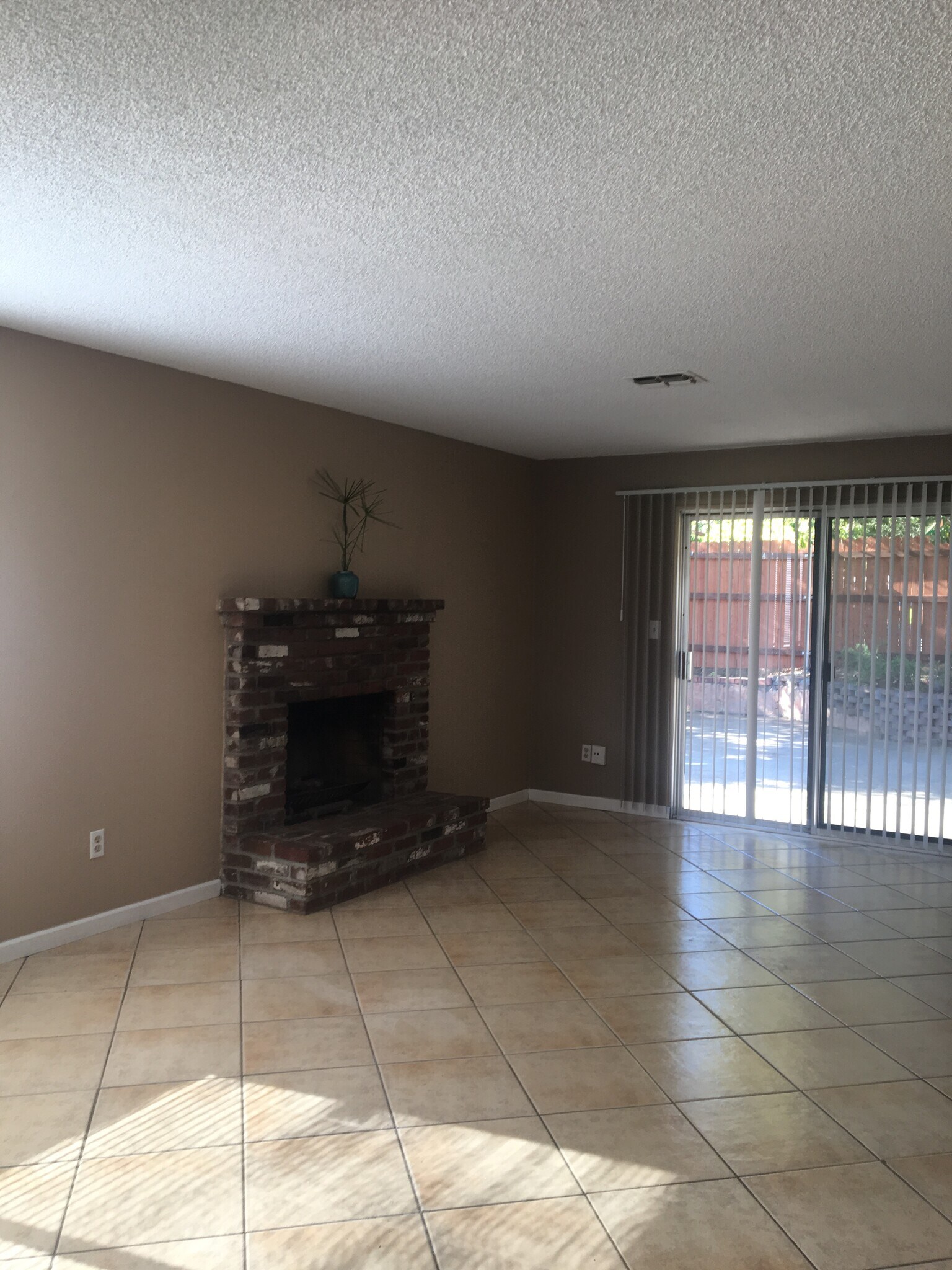 Building Photo - 4465 La Mirada Cir