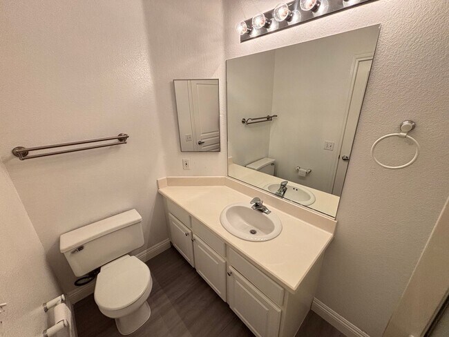 Building Photo - 8207 Vista Colorado St