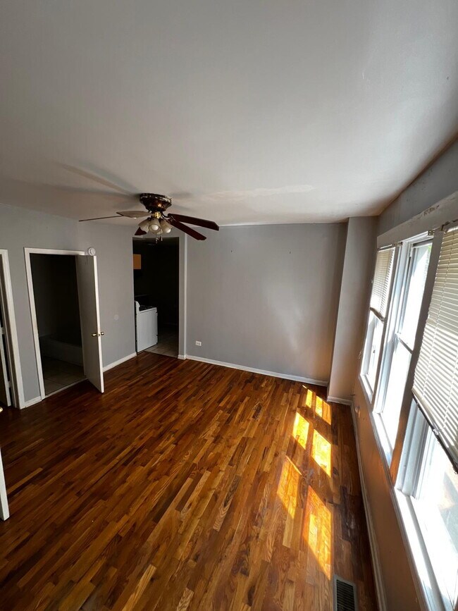 Building Photo - Affordable 2BR/1BA Apartment