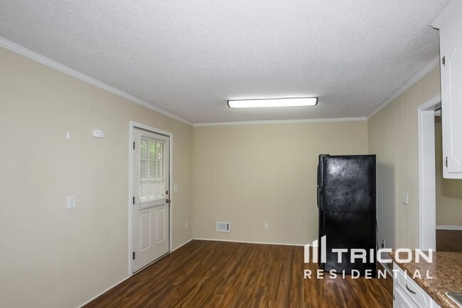 Building Photo - 504 Thyme Dr