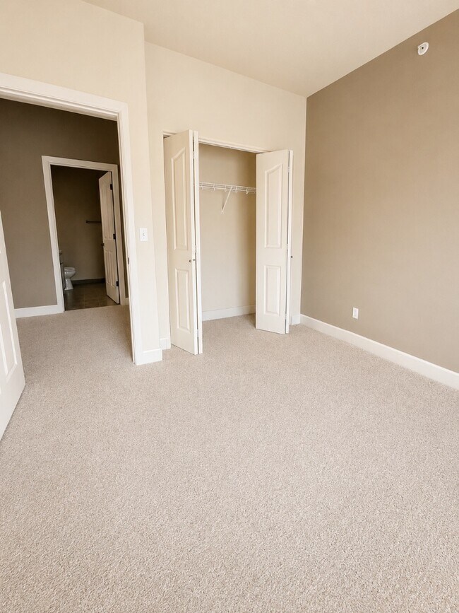 Building Photo - 6800 N Spurwing Loop