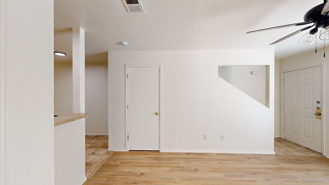 Building Photo - FREE DECEMBER RENT!!!