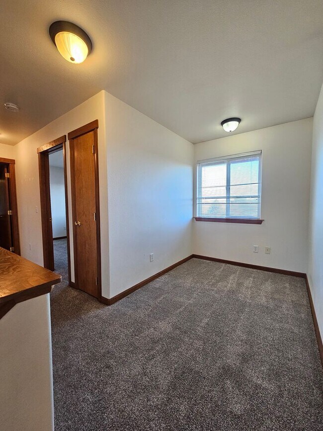 Building Photo - Lakefront Condo in Gated Community