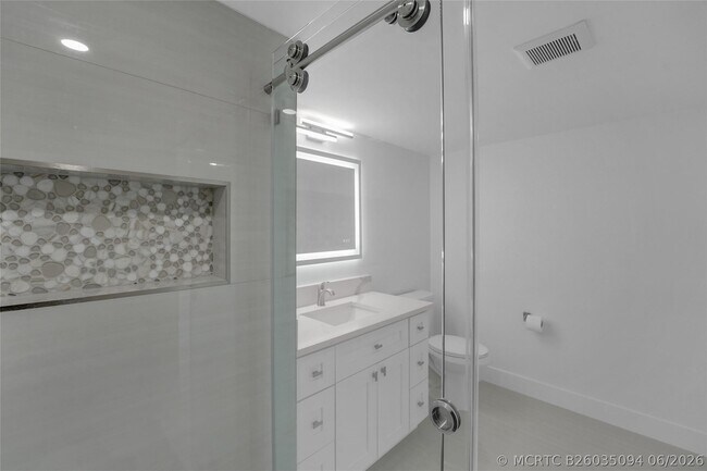 Building Photo - 3900 Galt Ocean Dr