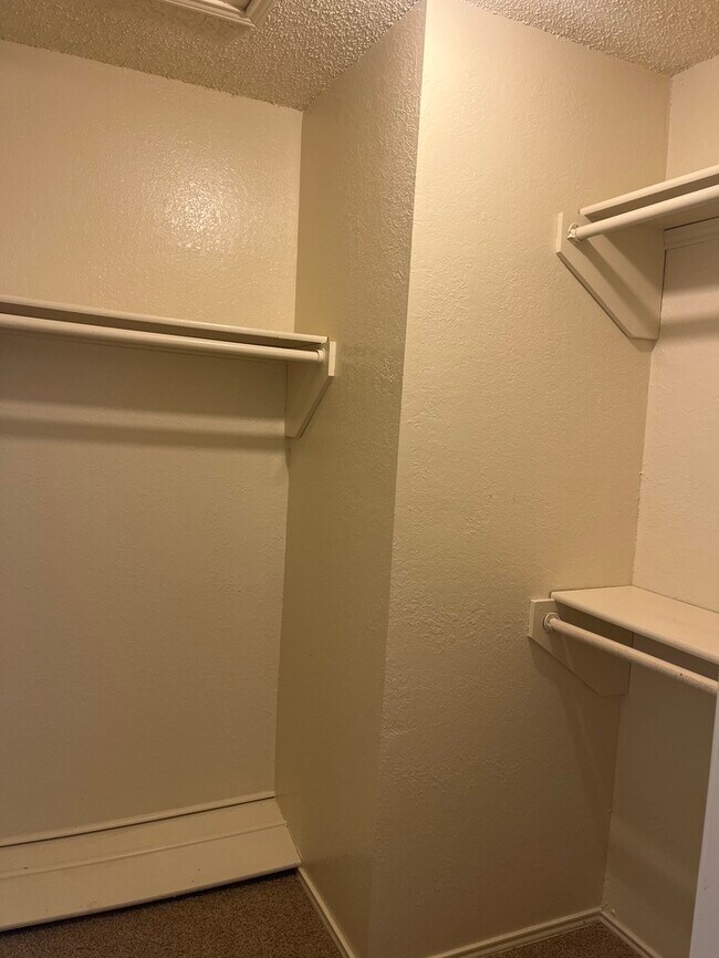 Building Photo - Remodeled 2 bedroom townhouse with loft !