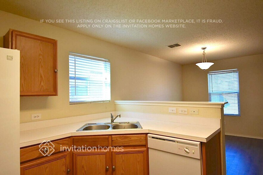 Building Photo - 4920 Waterford Dr