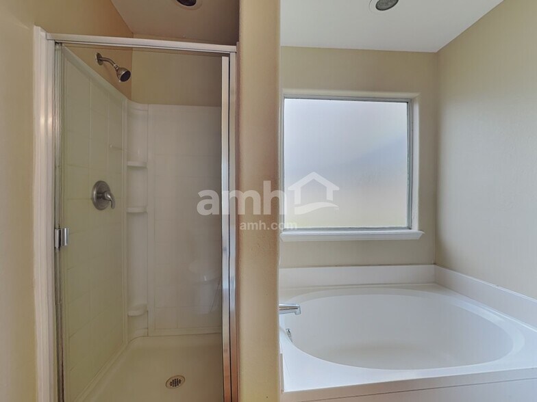 Building Photo - 8102 Sweetstone Bluff Ln