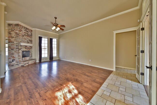 Building Photo - Amazing Home - 3 bed 2 bath - Edmond Schools