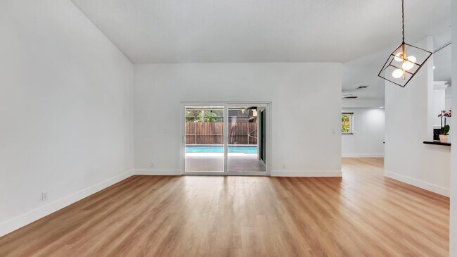 Building Photo - 20977 Country Creek Dr
