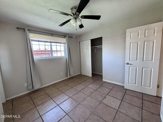 Building Photo - 10517 Tareyton St