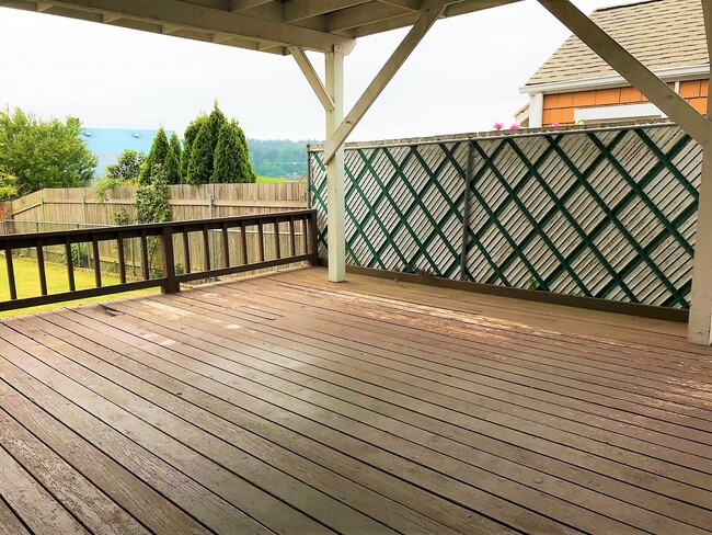 Building Photo - 3 bedroom Ramble House in Manette- Hardwoo...