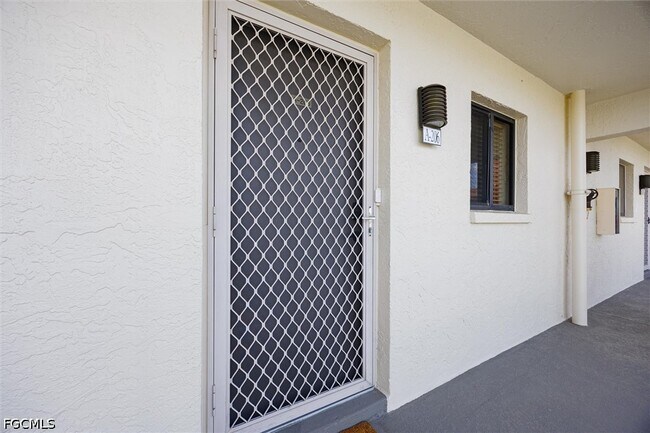 Building Photo - 16200 Bay Pointe Blvd