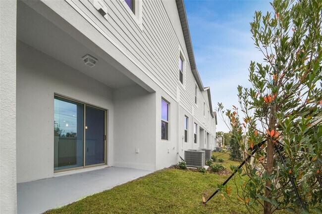 Building Photo - 8221 Cor Pne Wy