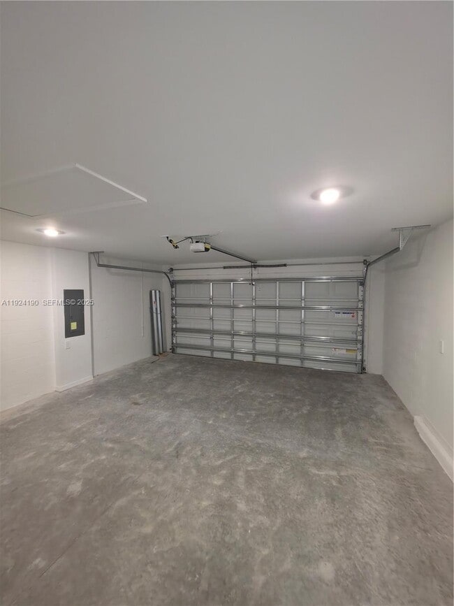 Building Photo - 17200 Cantu Ct