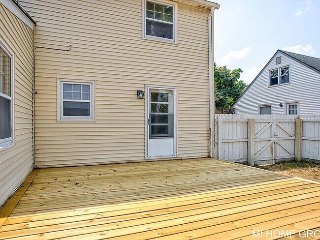 Building Photo - Lovely 3 Bedroom North East Grand Rapids