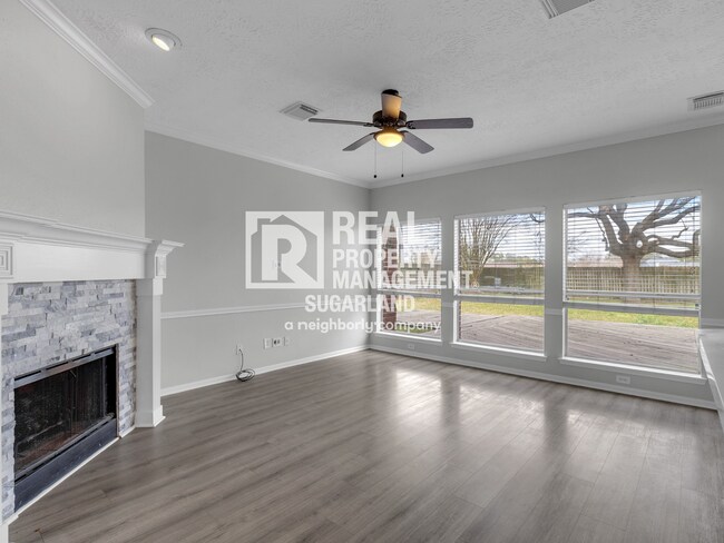 Building Photo - Executive Living in the Heart of Sugar Land