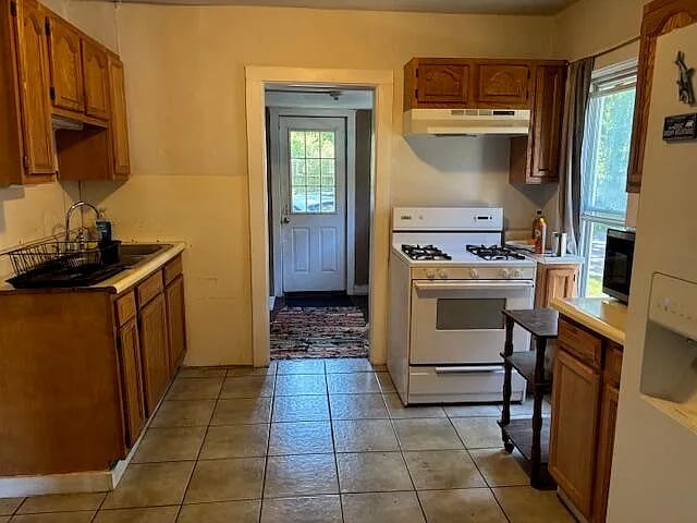 Building Photo - 305 N Elm Ave