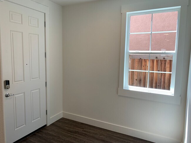 Building Photo - Beautiful Single Story Brentwood Home