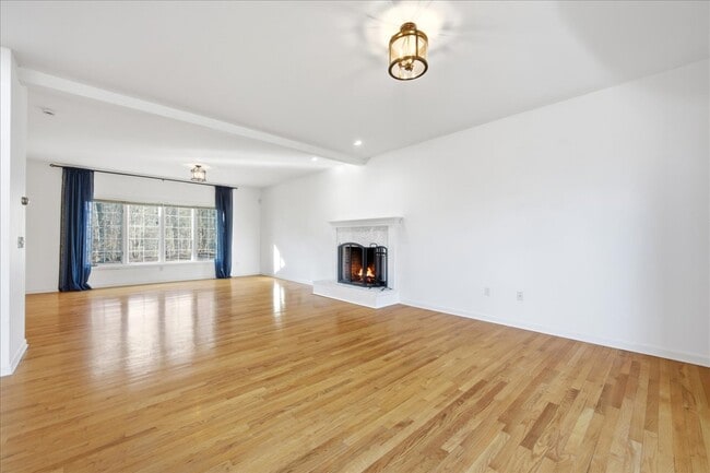 Building Photo - 48 Blue Hills Dr