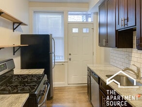 Building Photo - 857 W Cornelia Ave