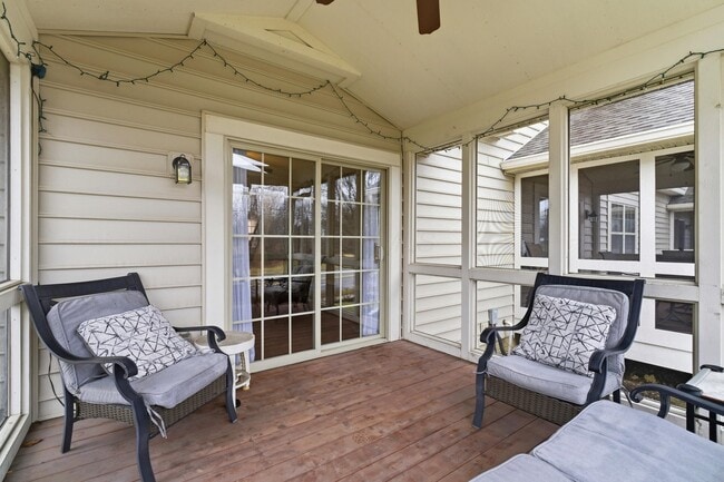 Building Photo - 986 Shaula Dr