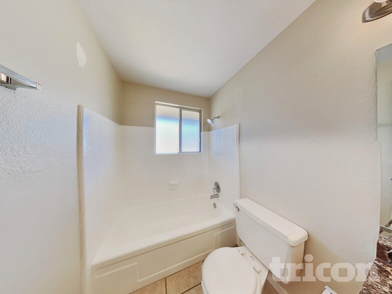 Building Photo - 3830 W Royal Palm Rd