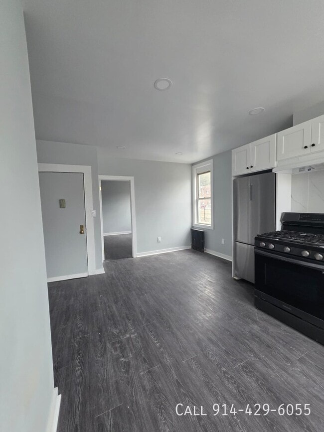 Building Photo - 132 Willow St