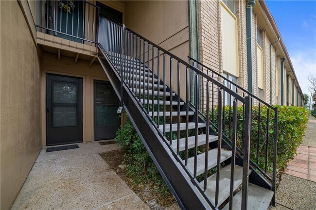 Building Photo - 2600 Penny Ln