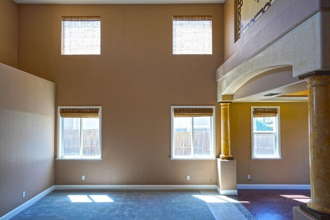 Building Photo - 1074 Vineyard Dr