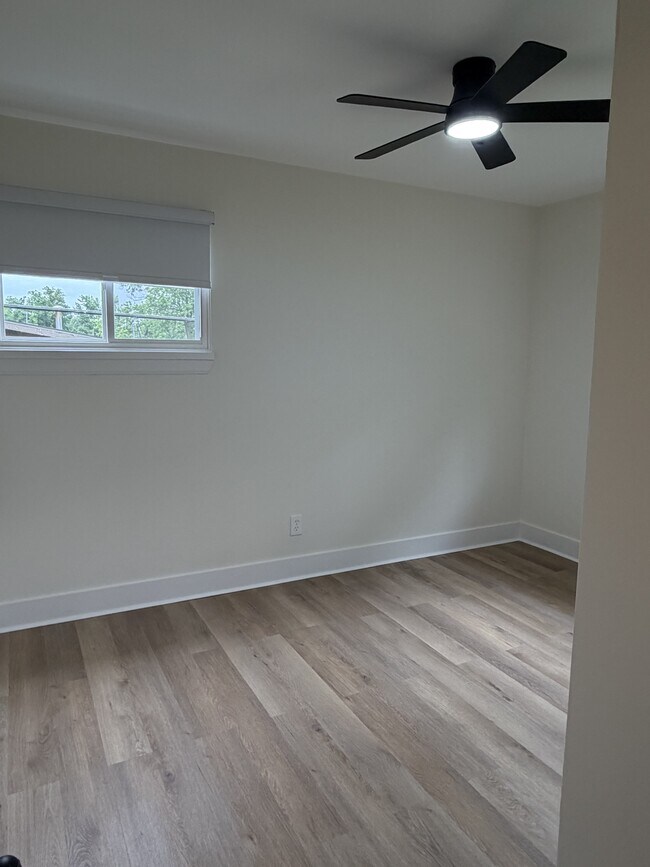 Building Photo - 312 N 80th Ter