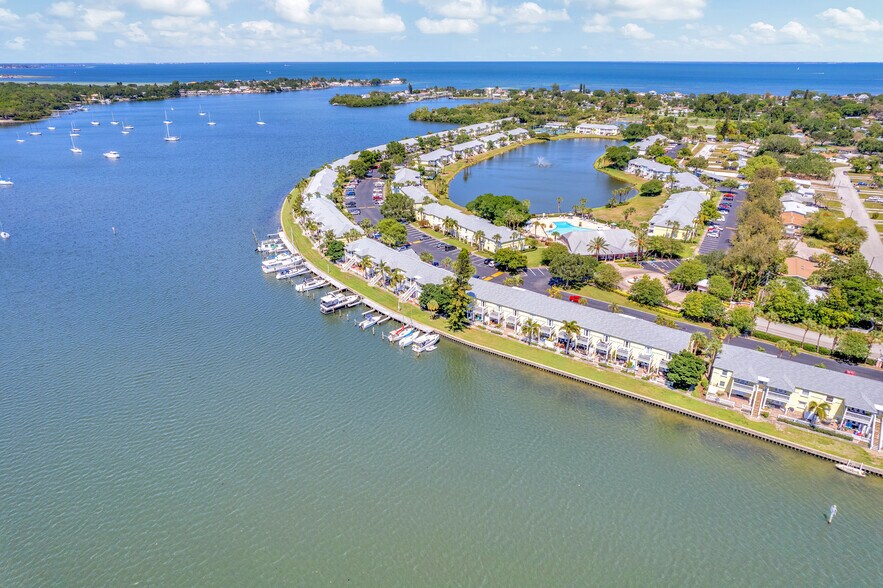 Building Photo - 3743 Pompano Dr SE