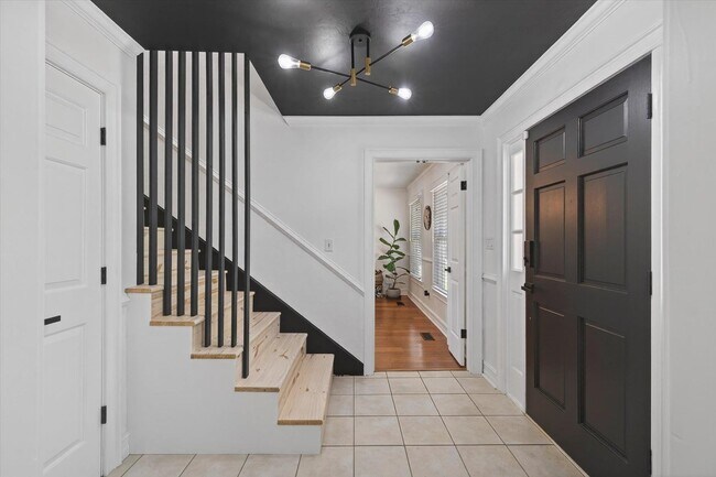 Building Photo - 7805 Thorn Hill Ln