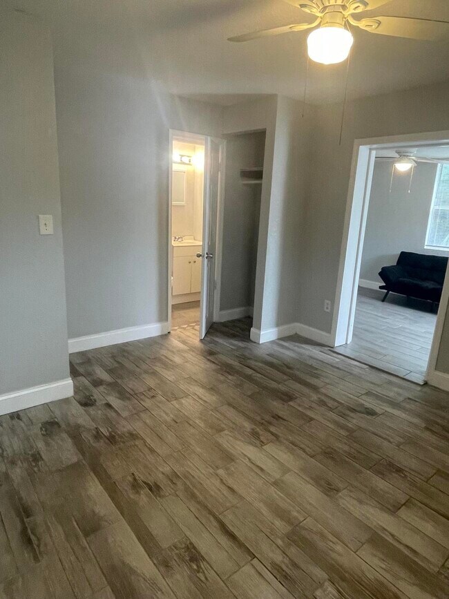 Building Photo - 2806 Tropic Rd