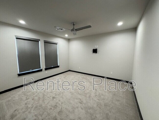Building Photo - 10315 S Gary Pl